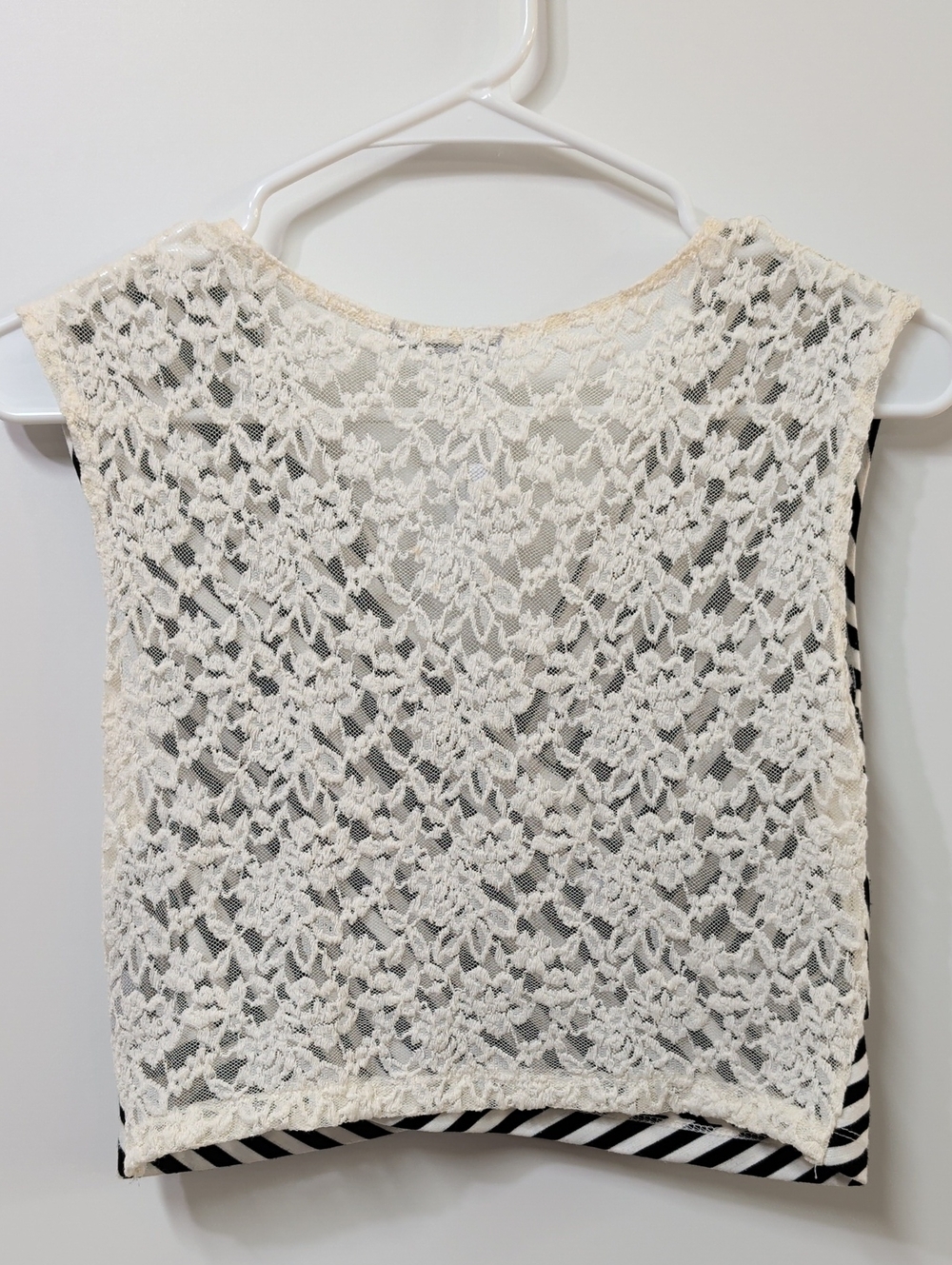 Charlotte Russe Black & Cream Striped Top Size Large - Picture 5 of 6